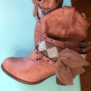 Women’s Boots Sz 8 Not Rated